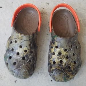 Youth Camo Print Crocs Size 1